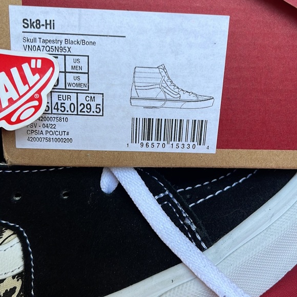 Vans Sk8-Hi
Skull Tapestry Black/Bone
VN0A7Q5N95X
Men’s sneakers - Picture 16 of 16